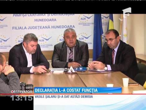 Fostul secretar de stat în Ministerul Educaţiei le dă lecţii elevelor să meargă frumos pe tocuri