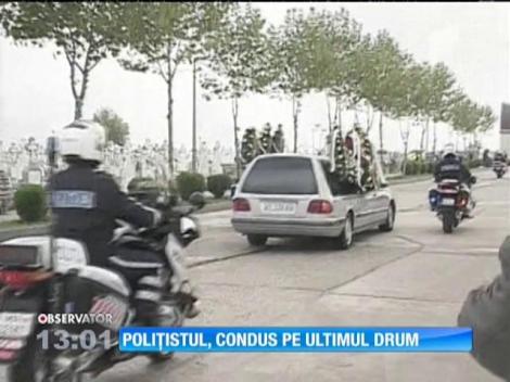 Agentul care şi-a găsit sfârşitul într-o groapă este condus pe ultimul drum