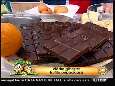 Răsfaţă-te cu un desert sănătos! Rufiţă pupăcioasă, o prăjitură delicioasă, cu nuci pecan şi ciocolată amăruie