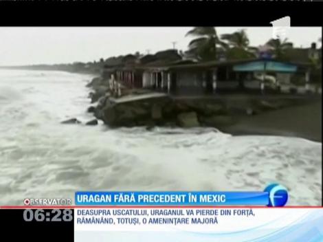 Uraganul Patricia a lovit turiștii mexicani