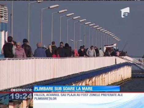 Marea calmă și vremea însorită i-au scos din case pe constănțeni