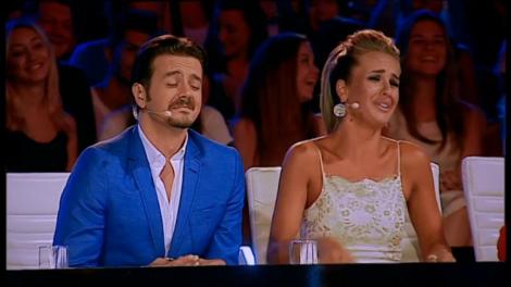 Rocky, un câine din rasa Amstaff, cântă pe scena Ham Talent