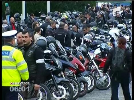 Sute de motociclişti i-au adus un omagiu lui Bogdan Gigină, polițistul care și-a pierdut viața într-o groapă