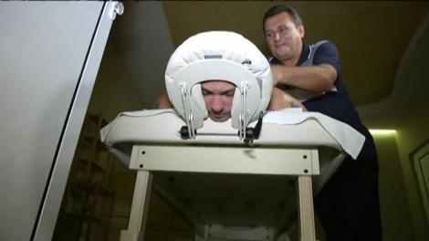 HA-HA-HA! A tras chiulul de la muncă și a ”încasat-o”! Mihai Mitoșeru, pedepsit de Nea Mărin