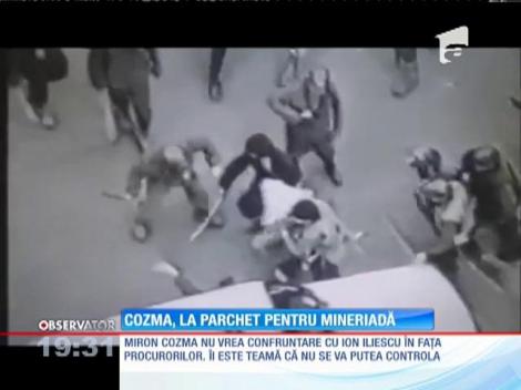 Miron Cozma a fost luat pe sus din faţa Primăriei Petroşani şi adus cu forţa la Bucureşti
