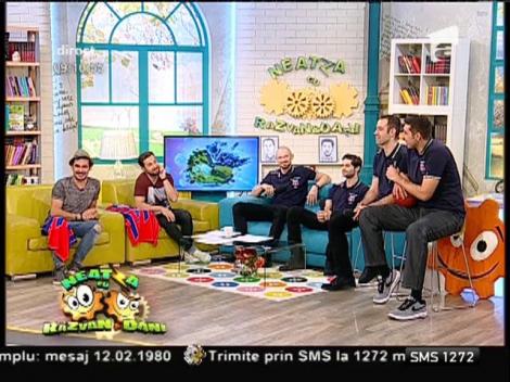 Precizie, îndemânare şi multă pasiune! Baschetbaliștii de la Steaua au dat la coș legați la ochi