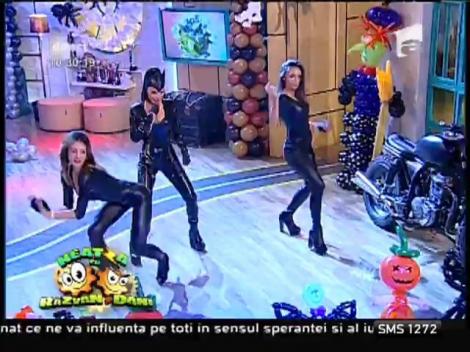 "Cat woman" Andreea Antonescu - "Pune-o pe repeat"