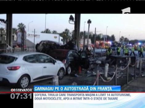 Un camion înmatriculat în România a lovit în plin 14 maşini şi două motociclete