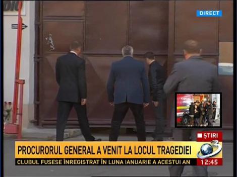 Preşedintele Klaus Iohannis a venit la locul tragediei din Club Colectiv