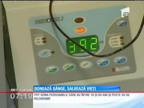 Incendiu în clubul Colectiv. Zeci de oameni stau la coadă să doneze sânge pentru tinerii răniţi în incendiu