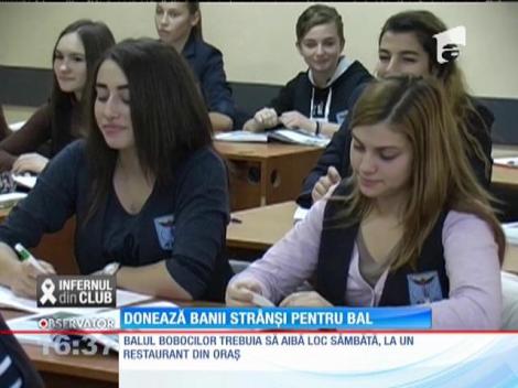 Elevii şi profesorii unui liceu au donat banii str&acirc;nși pentru balul bobocilor