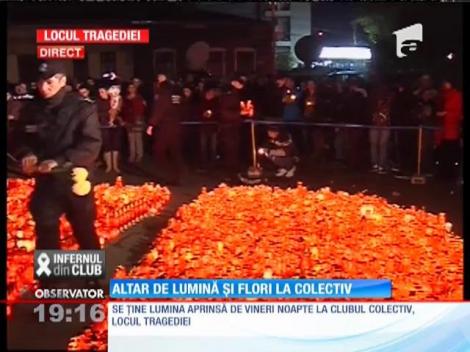 Altar de lumină și flori în fața clubului Colectiv