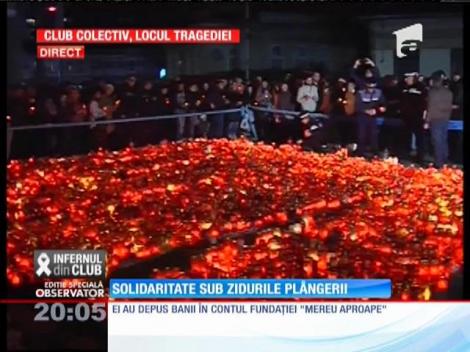 Solidaritate la altarul din fața clubului Colectiv