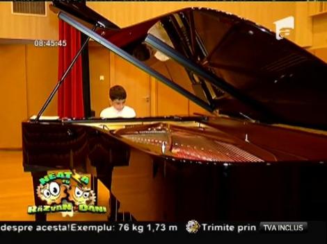 Micul pianist, Alexandru Şerban, îşi doreşte să ajungă faimos ca maestrul Dan Grigore