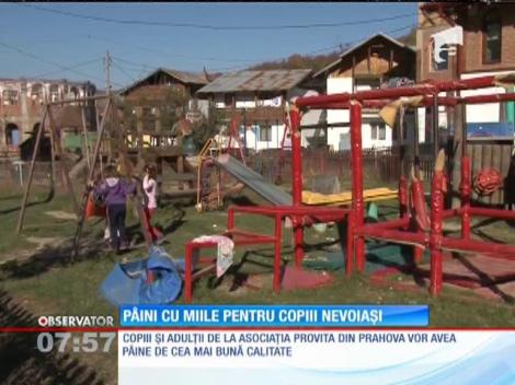 Două mii de pâini au fost dăruite de Fabrica Savoria celor peste 250 de copii din localitatea prahoveană Valea Screzii