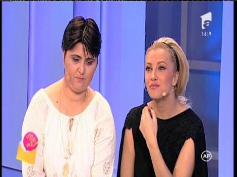 Lora i-a făcut cadou Narcisei un medalion în formă de potcoavă