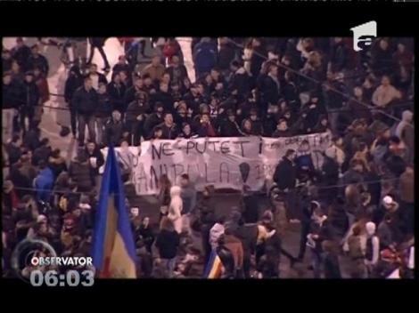 15.000 de oameni au ieşit în Piaţa Universităţii în a treia seară de protest #Colectiv