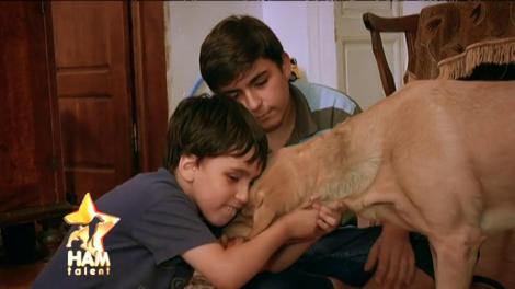 Se face pielea de găină! Labradorul Bella este salvarea lui Cătălin, un copil care are tulburări de spectru autist