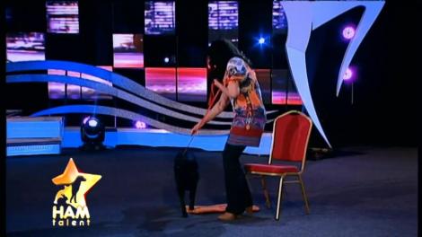 Tara este foarte talentată la... statul degeaba! Îi place la nebunie să asculte poveşti