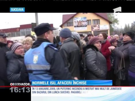 În faţa bazarului din Suceava, sute de oameni au blocat strada, după ce nu au mai avut voie să intre în chioşcurile închiriate