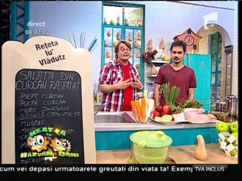 Simplu şi rapid! Salată din curcan răsfăţat, un preparat delicios, cu mere ionathane şi brânză emmentaler