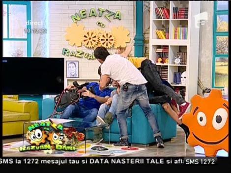 Dani Oţil este iubit! De ce surpriză a avut parte matinalul în direct, la ”Neatza”!