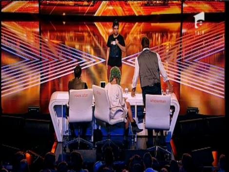 15 ani, şapca întoarsă, RAP-ul e la el acasă! Alexandru Orian, puştiul talentat "posedat de haioşenie"