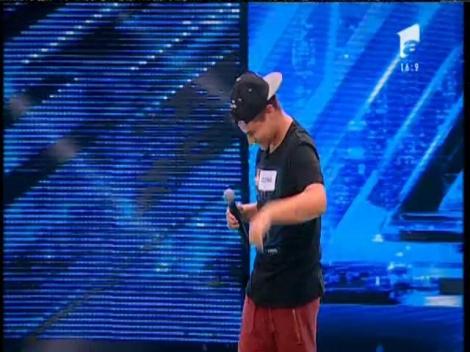 Chris Brown - Ayo Instrumental. Vezi interpretarea lui Alexandru Orian, la X Factor!