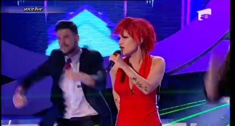 Andreea Antonescu se transformă în P!nk- "U + Ur Hand"