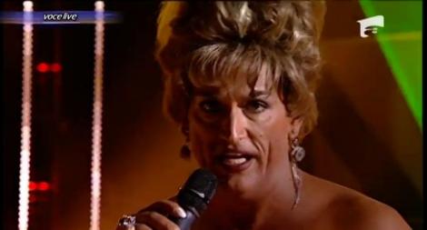 Cezar Ouatu se transformă în Tina Turner - "Golden Eye"