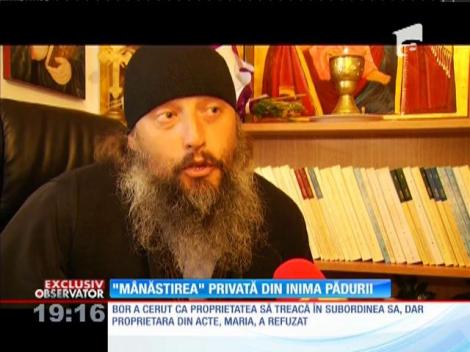 Înapoi, în România, unul dintre preoţii acuzaţi că au furat moaşte sfinte din Grecia, şi-a făcut propria mănăstire într-o pădure din nordul ţării