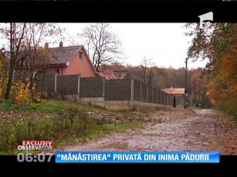 Înapoi, în România, unul dintre preoţii acuzaţi că au furat moaşte sfinte din Grecia, şi-a făcut propria mănăstire într-o pădure din nordul ţării
