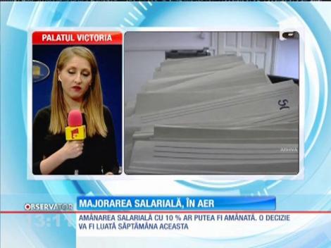 Guvernul Cioloş ar putea amâna majorarea salariilor bugetarilor