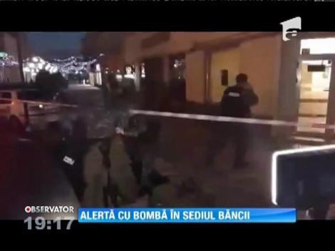 Alertă cu bombă în sediul unei bănci