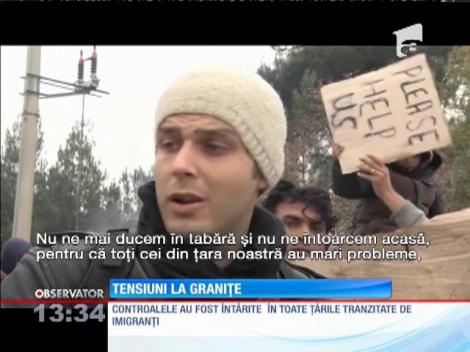 Sute de imigranţi au protestat la graniţa dintre Grecia şi Macedonia