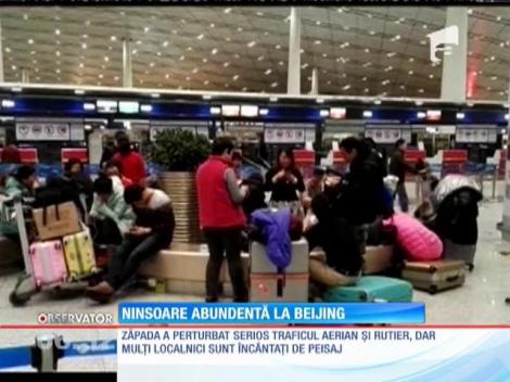O ninsoare deosebit de abundentă a creat mari probleme la Beijing