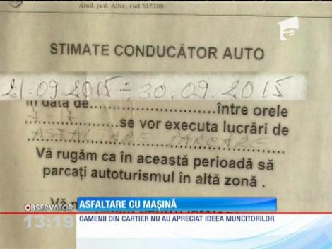 Asfaltarea la români: În bătaie de joc, pe lângă maşinile parcate