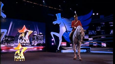 Scartto ar putea concura la categoria frumusețe, dar la talent nu ne-a convins. Juratii au votat "NU"