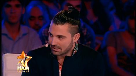 Liviu Vârciu, ciufulit de o concurentă, după ce prezentatorul le-a stricat freza cățeilor, atent realizată pentru concurs