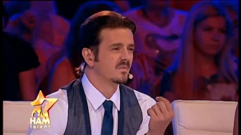 Priviți aici legătură om-animal! Chantilly și Magie Noir, două capre speciale, de care stăpâna este extrem de mândră