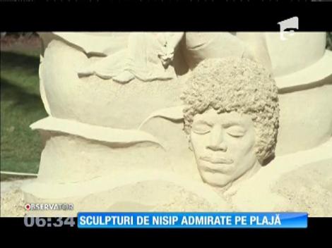 Sculpturi de nisip admirate pe plajă