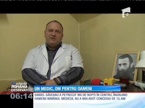 I-a salvat din întunericul străzii şi le oferă mâncare şi un loc de dormit