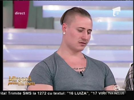 Cosmin: "Valentin a rupt clanța de la ușa de la baie!"