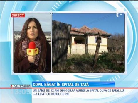 Un copil a ajuns la spital după ce tatăl lui l-a lovit cu capul de pat