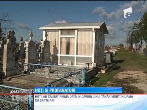 Mormântul unui tânăr a fost profanat pentru câţiva lei