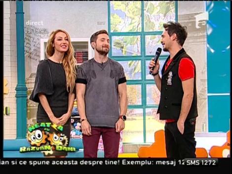 Improvizaţie muzicală! Răzvan Simion, melodie cu dedicație pentru Dani Oțil și Flavia Mihășan