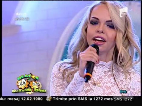 Barbie de România cântă live melodia ”Where is the love”
