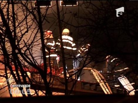 3 case din Bucureștii Noi, distruse de flăcări