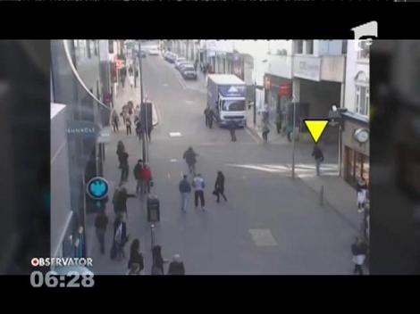 Anglia: Trei hoţi dintr-un magazin de bijuterii, prinţi de trecători