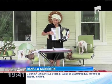 O bunică din SUA şi câinii ei melomani fac furori în mediul virtual